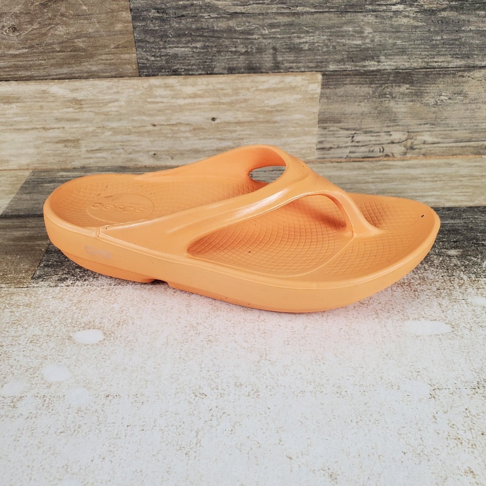 OOFOS OOlala Recovery Womens Thong Sandals Sz 7 Orange Slip On Rubber Comfort